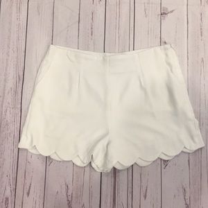 WHITE SCALLOPED SHORTS
